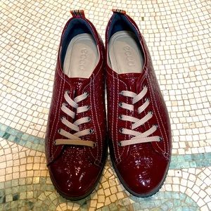 Ecco Comfortable Walking Shoes Sneakers Patent Leather sz 40